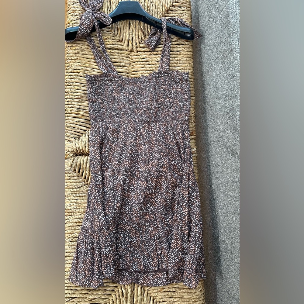 Aerie print dress with tie straps. Fully lined, like new size Small